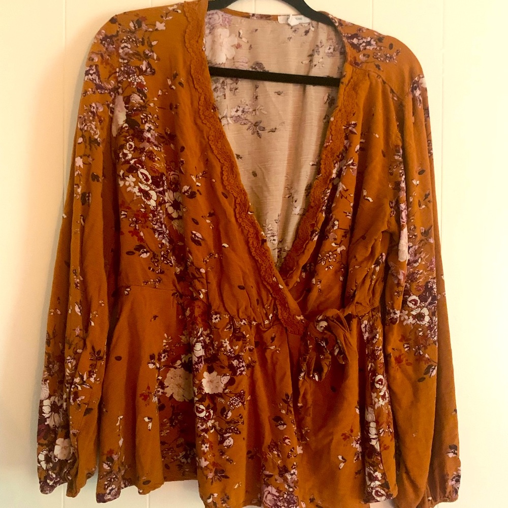MAURICES FLORAL WRAP TOP